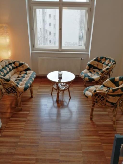 2 Bedrooms Close Vysehrad - Congress Centrum Prague Exterior photo